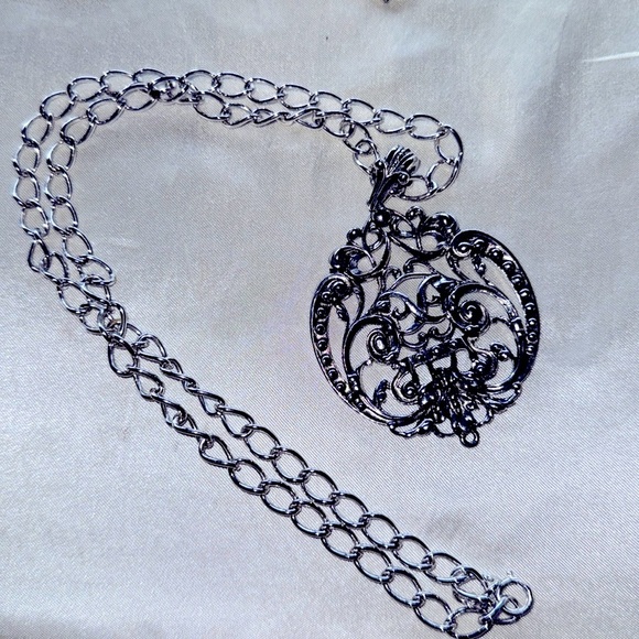 Fleur De Lis Filigree Jewelry Lot 2-Necklaces 2-Pair Earrings 1-Ring 1-Bracelet - Picture 10 of 15